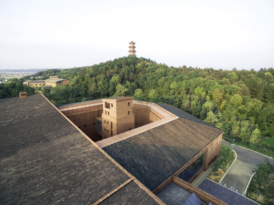 tongguan kiln site museum by luo jin studio