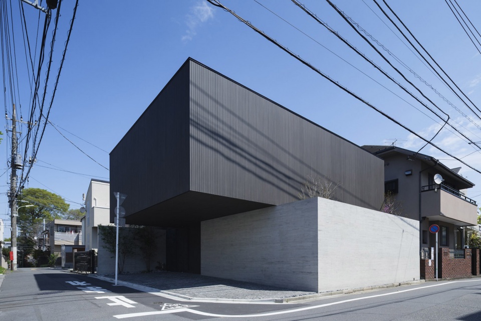 LAXUS by APOLO Architects Associates Co Ltd