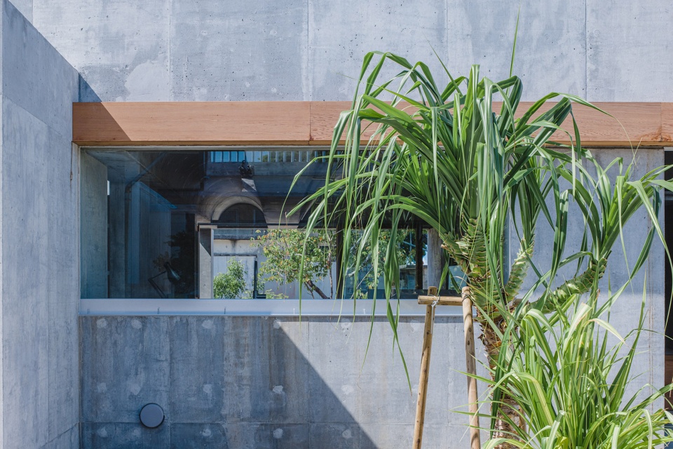 house in shikenbaru by studio cochi architects