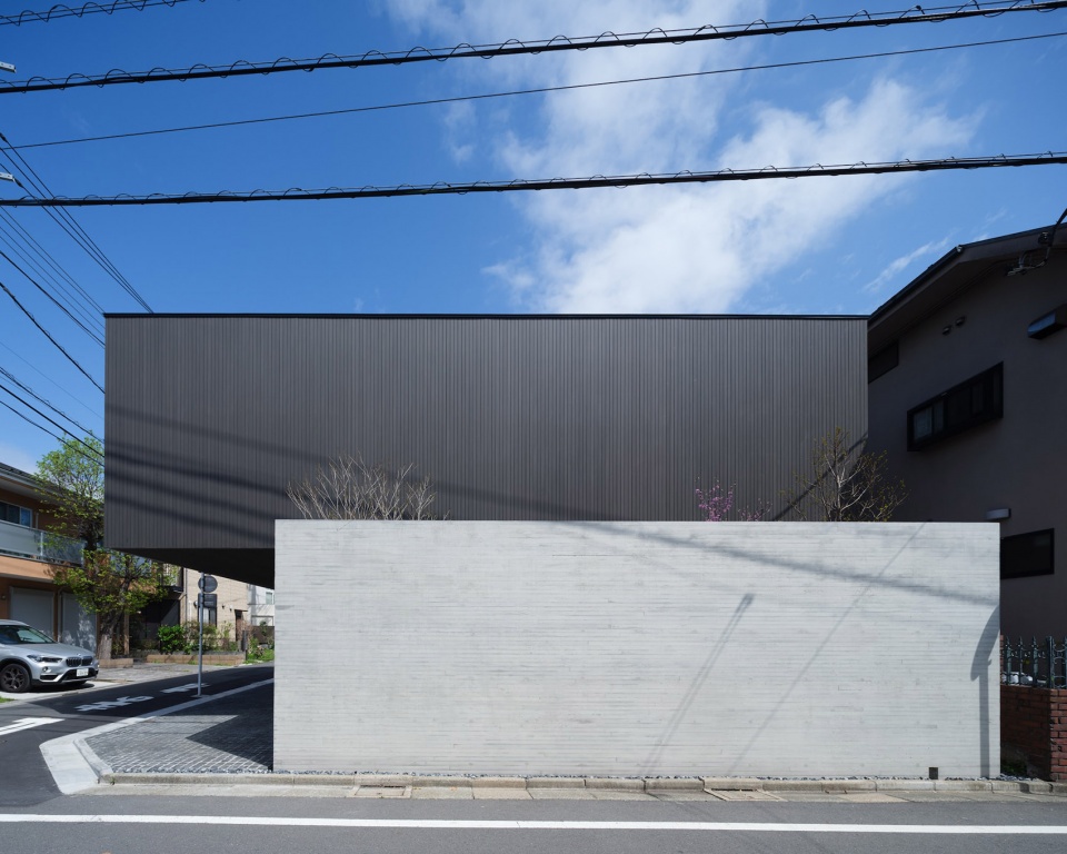LAXUS by APOLO Architects Associates Co Ltd