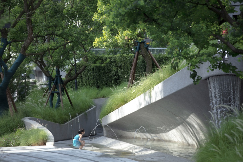 WATERLINE PARK China by Lab D H Shanghai