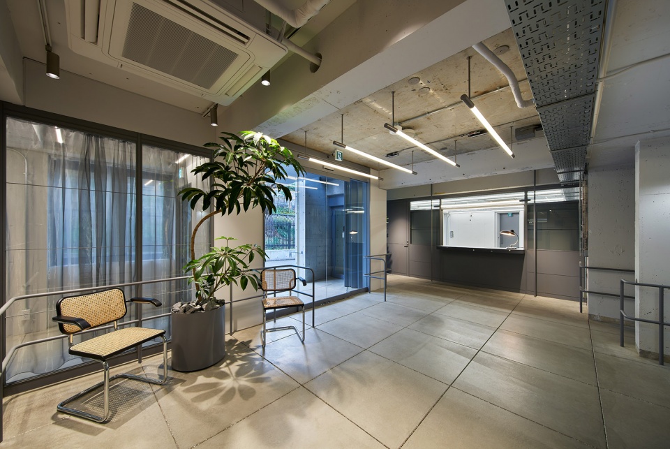 Kuwasawa Design School new educational facility by moss
