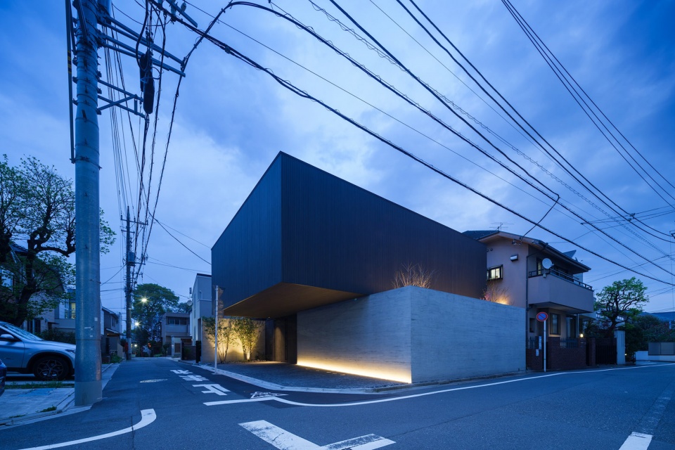 LAXUS by APOLO Architects Associates Co Ltd