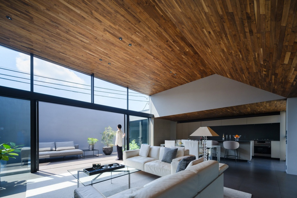 LAXUS by APOLO Architects Associates Co Ltd