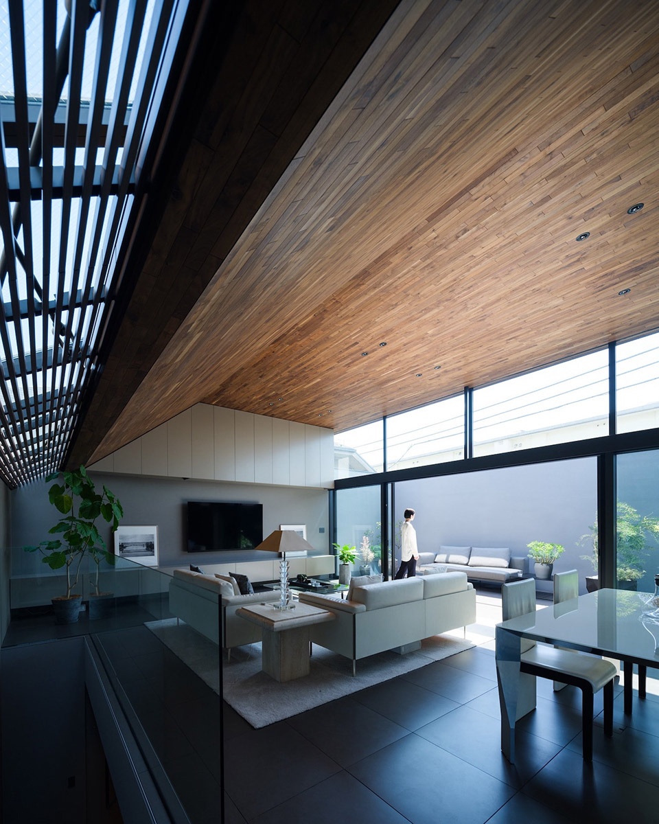 LAXUS by APOLO Architects Associates Co Ltd