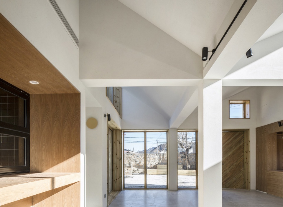Folding Roof Courtyard China by MAT Office