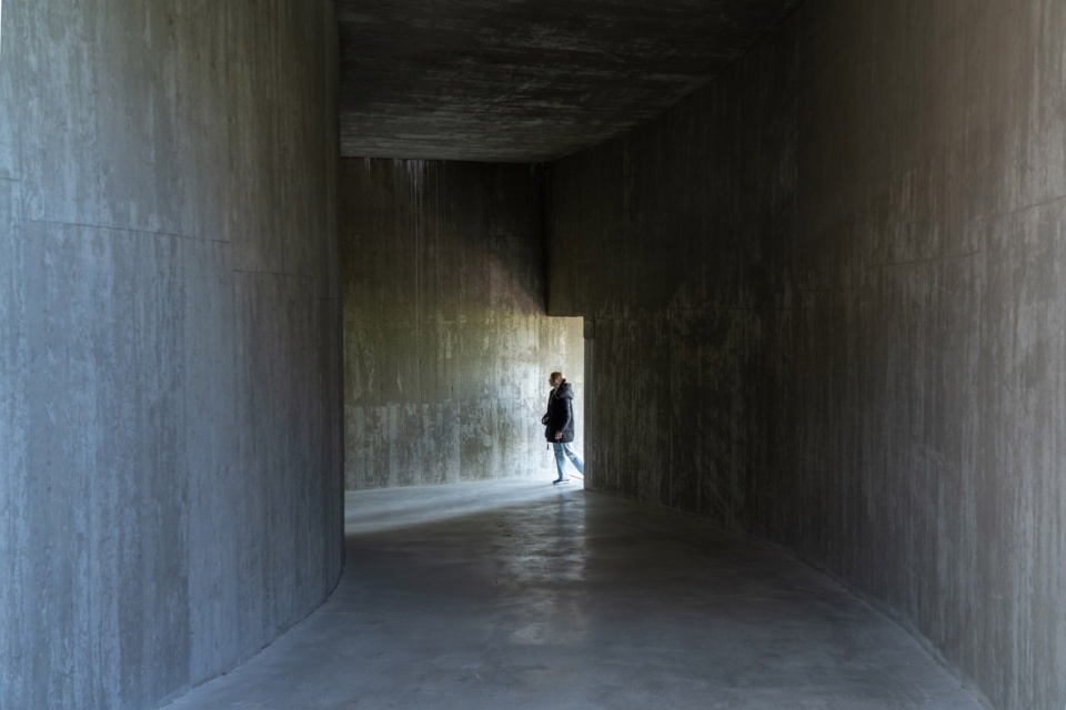 Sayuwon park pavilions by Alvaro Siza Photography by William Mulvihill
