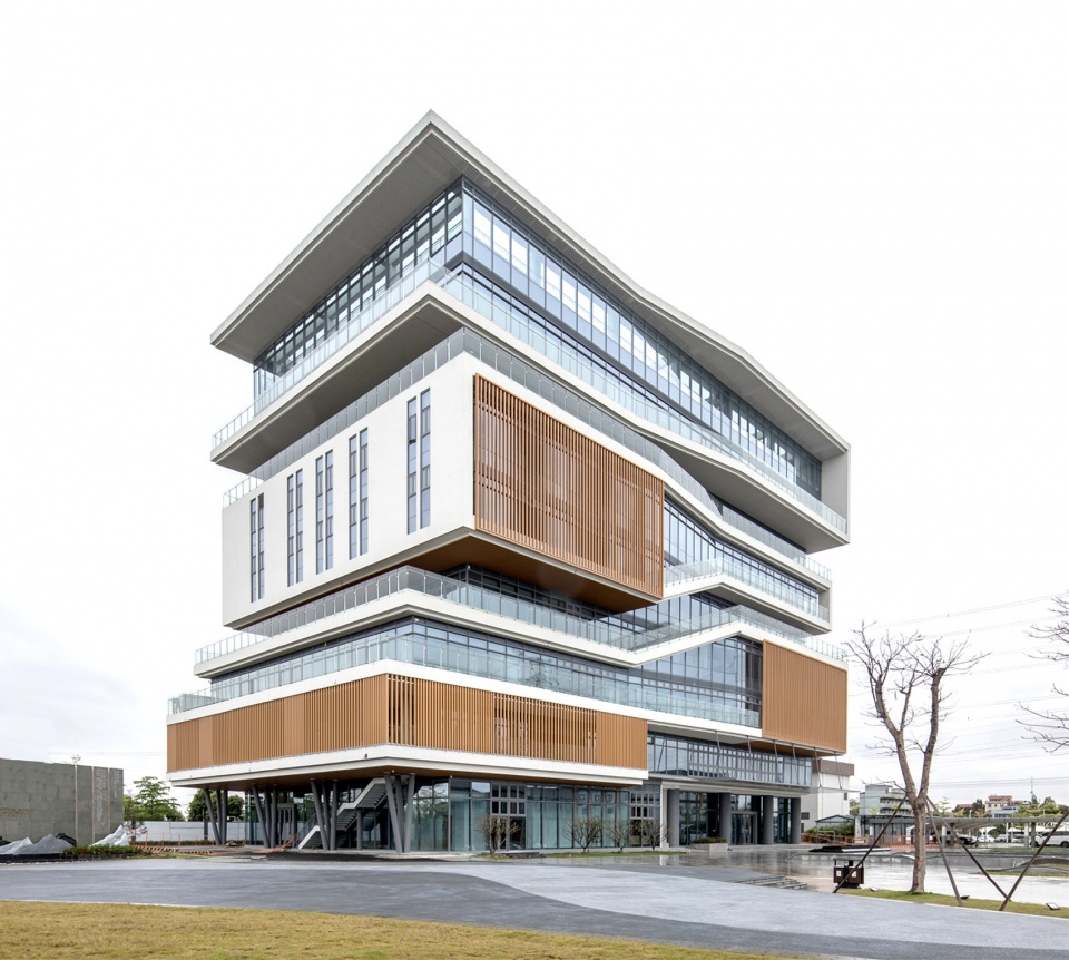 research building of dongguan shuixiang science and technology innovation center by senlei international