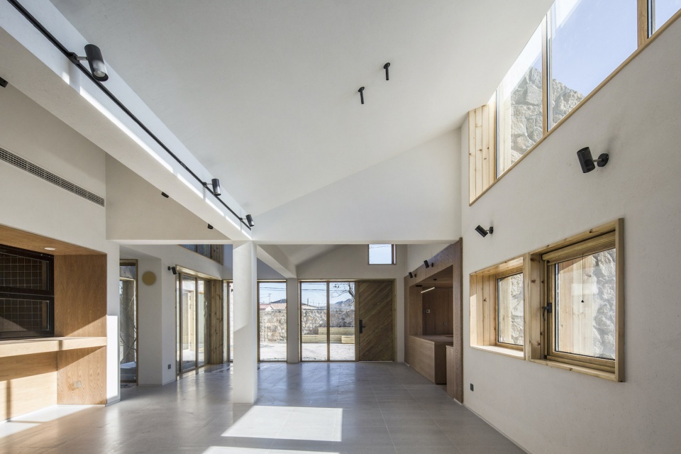 Folding Roof Courtyard China by MAT Office