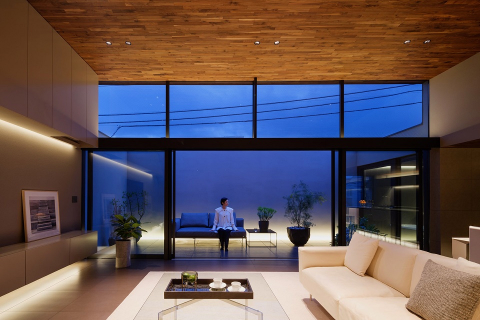 LAXUS by APOLO Architects Associates Co Ltd
