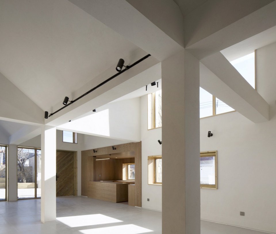 Folding Roof Courtyard China by MAT Office