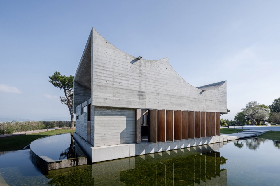 Watermoon Tea House by Behet Bondzio Lin Architekten