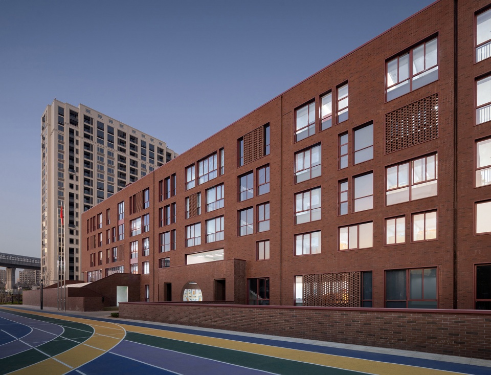 Yiwu Xiuhu Primary School expansion project China by JIUMI Design