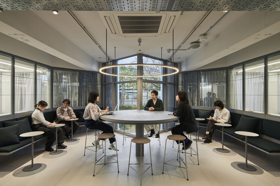 Kuwasawa Design School new educational facility by moss