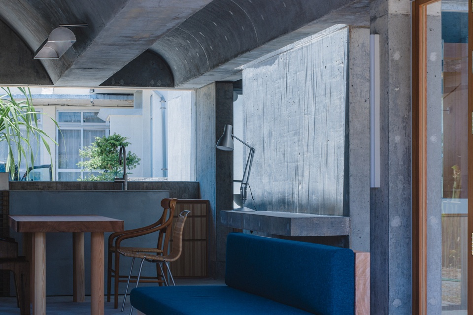 house in shikenbaru by studio cochi architects