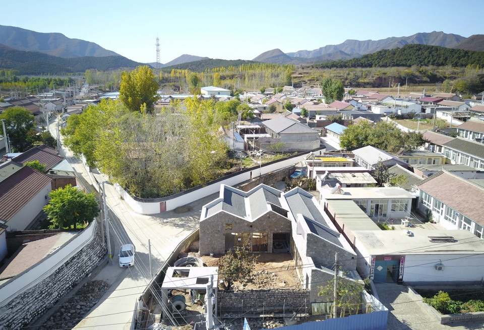 Folding Roof Courtyard China by MAT Office