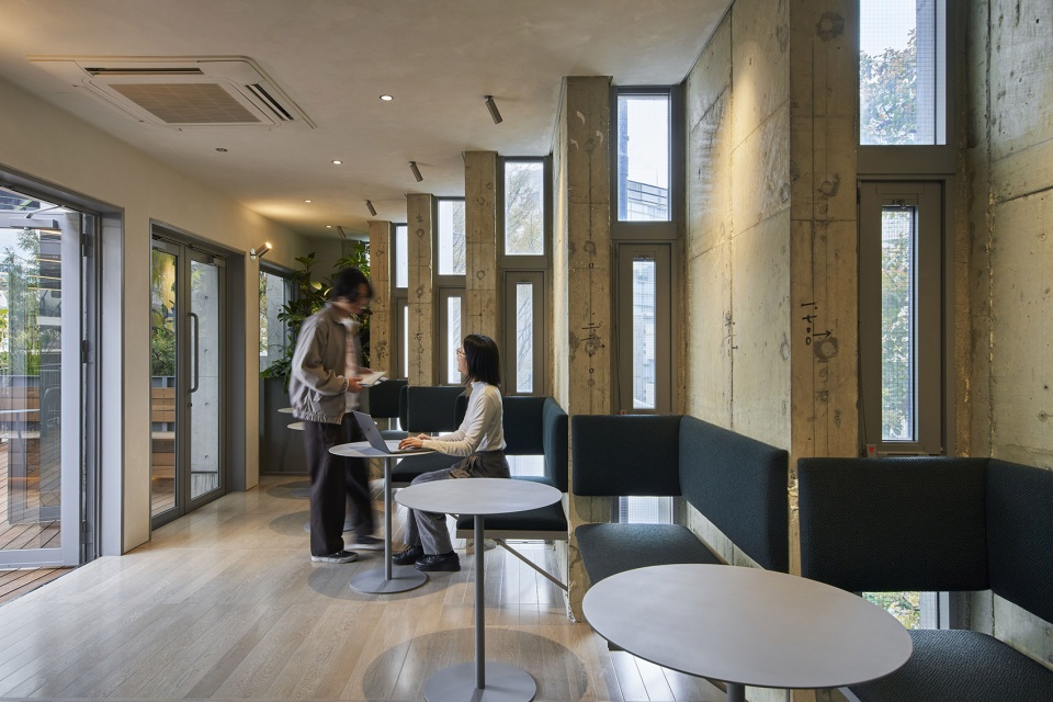 Kuwasawa Design School new educational facility by moss