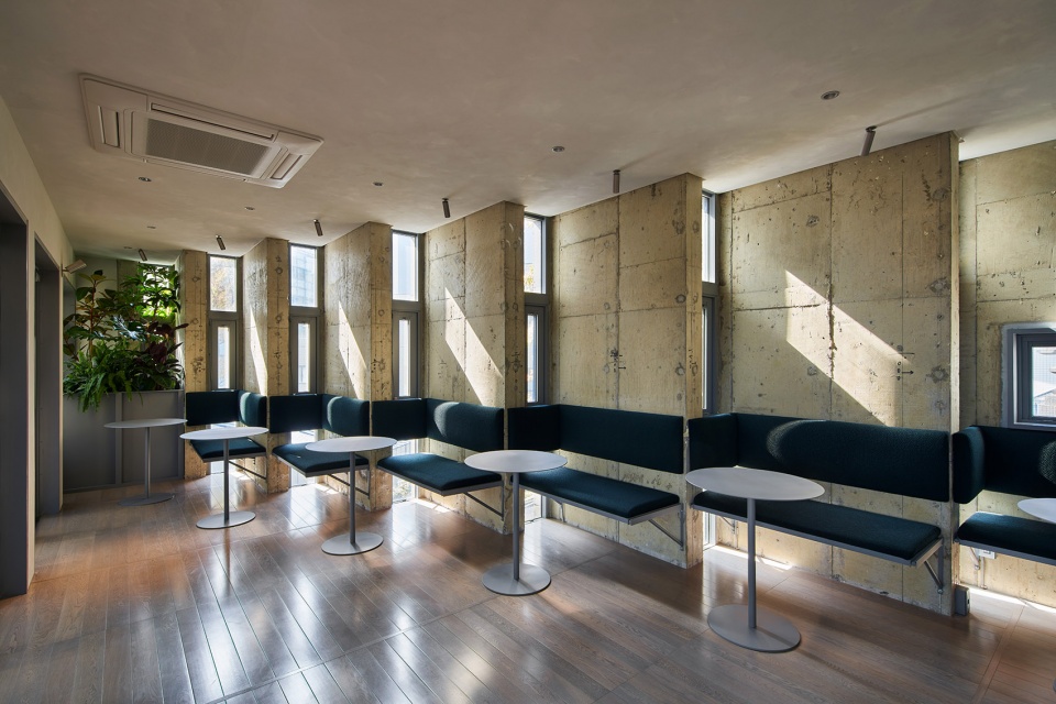 Kuwasawa Design School new educational facility by moss