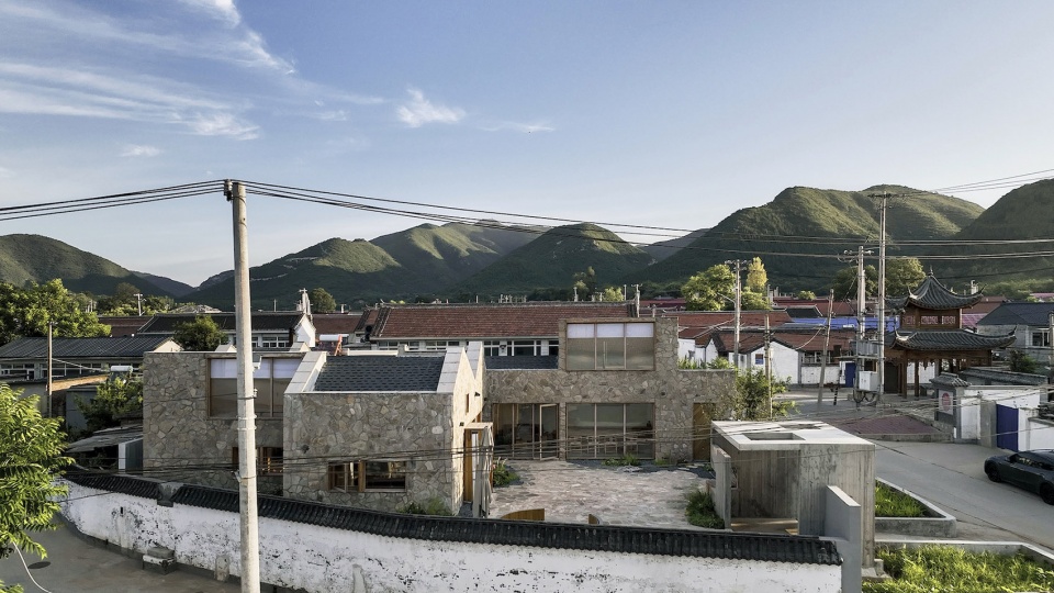 Folding Roof Courtyard China by MAT Office