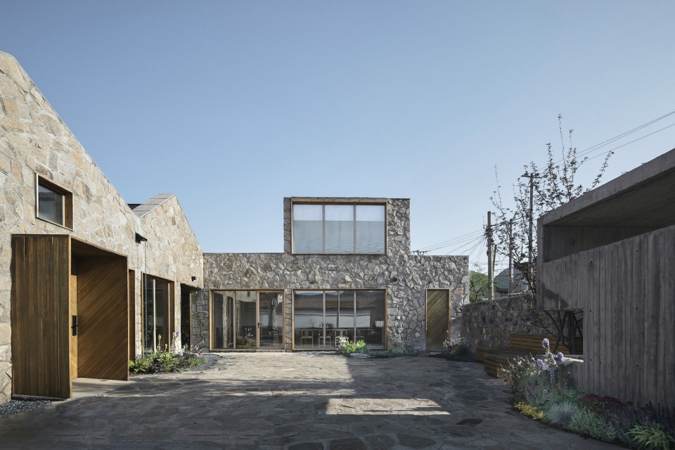 Folding Roof Courtyard China by MAT Office