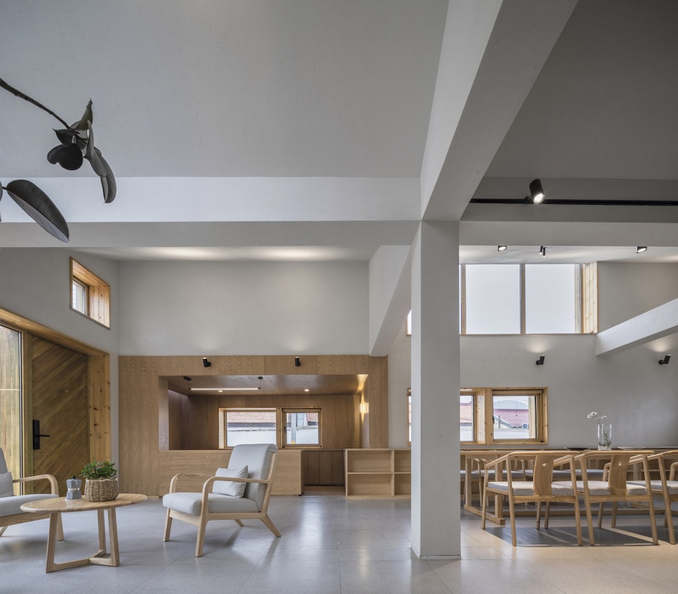 Folding Roof Courtyard China by MAT Office