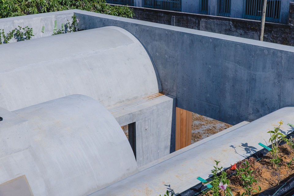 house in shikenbaru by studio cochi architects