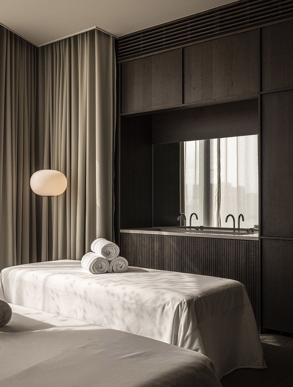 BELLUSTAR TOKYO by Keiji Ashizawa Design Norm Architects tvl