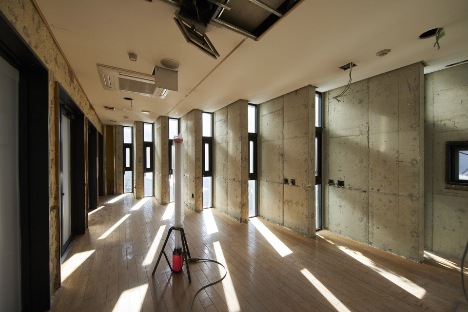 Kuwasawa Design School new educational facility by moss
