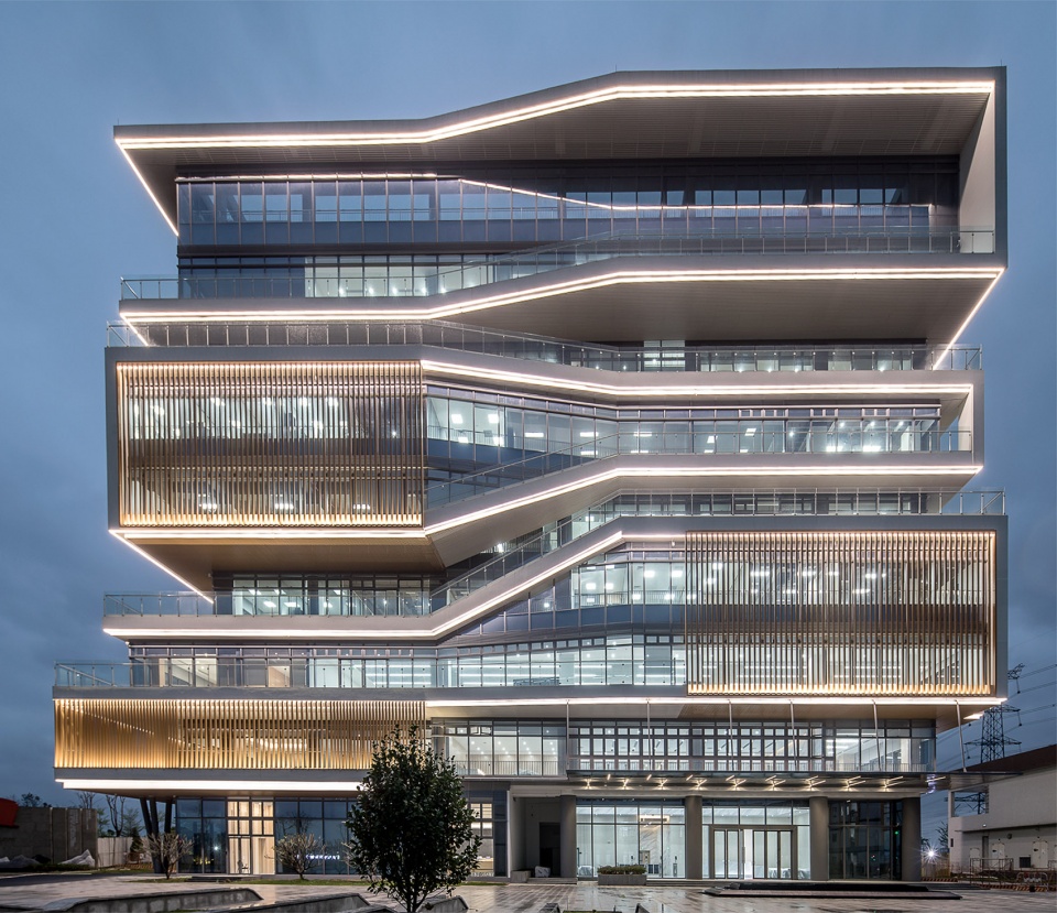 research building of dongguan shuixiang science and technology innovation center by senlei international