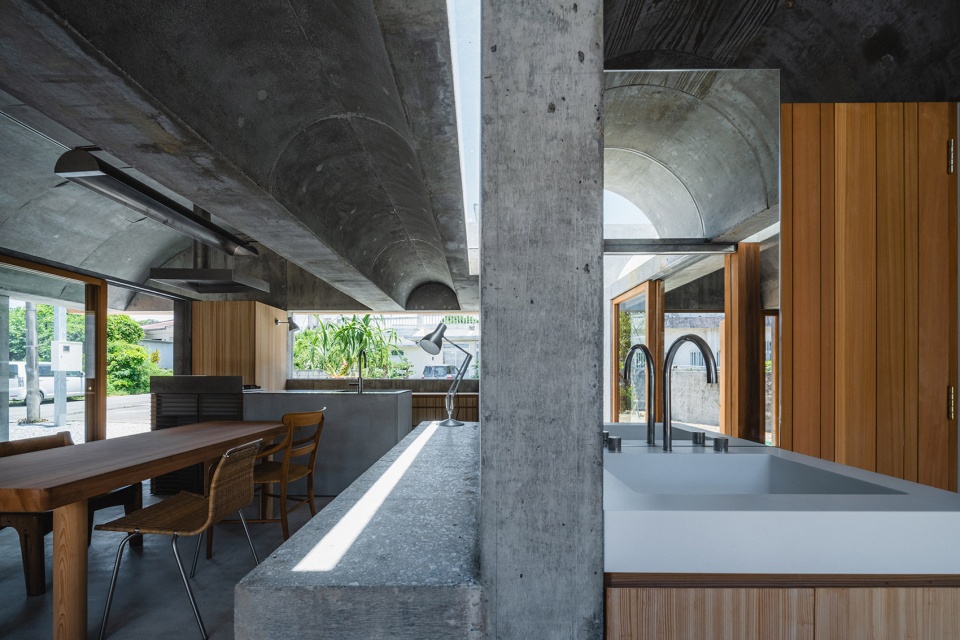 house in shikenbaru by studio cochi architects