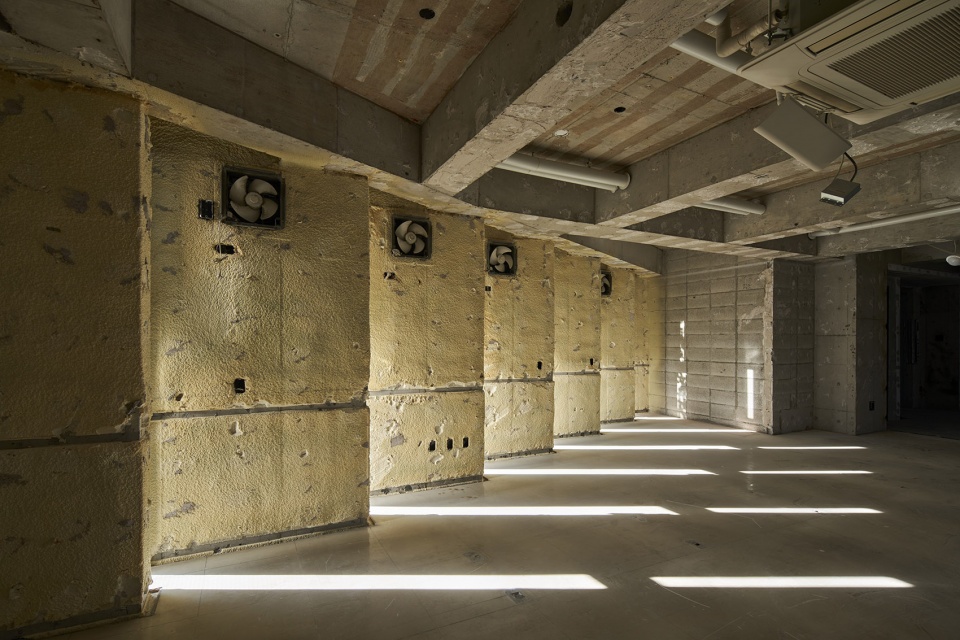 Kuwasawa Design School new educational facility by moss