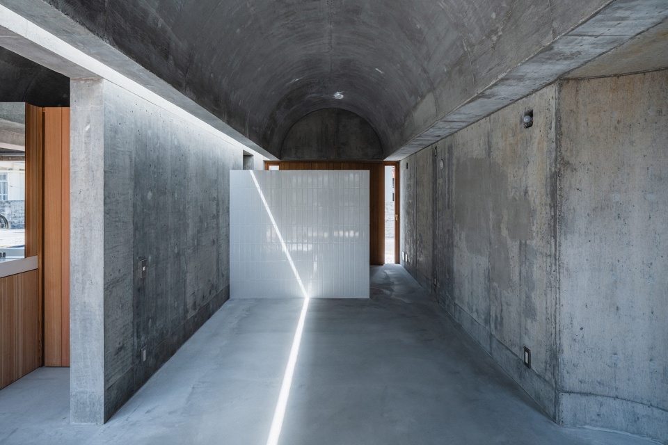house in shikenbaru by studio cochi architects