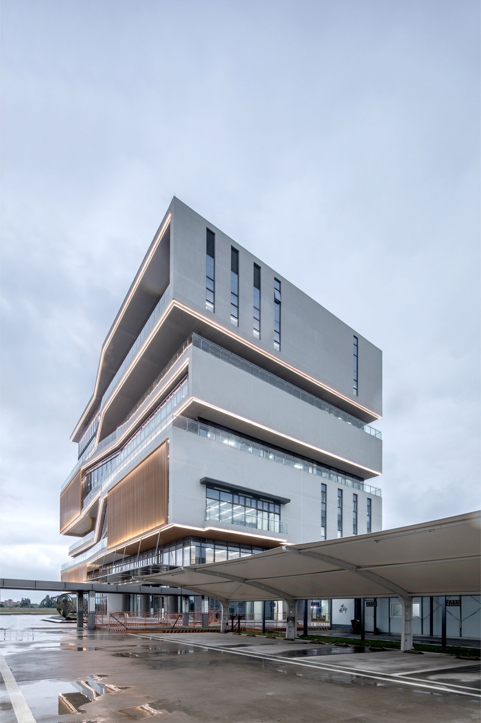 research building of dongguan shuixiang science and technology innovation center by senlei international