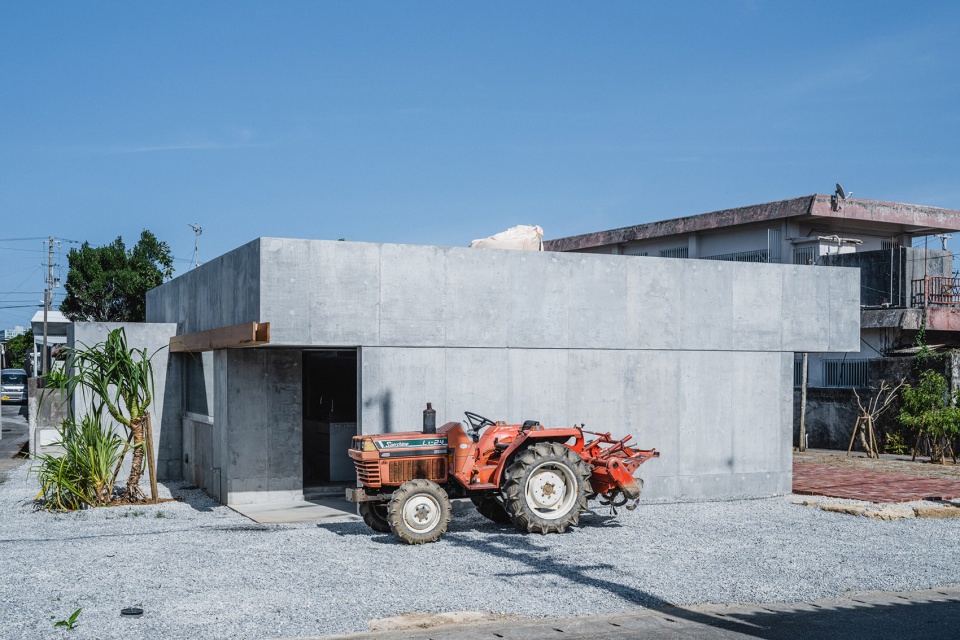 house in shikenbaru by studio cochi architects