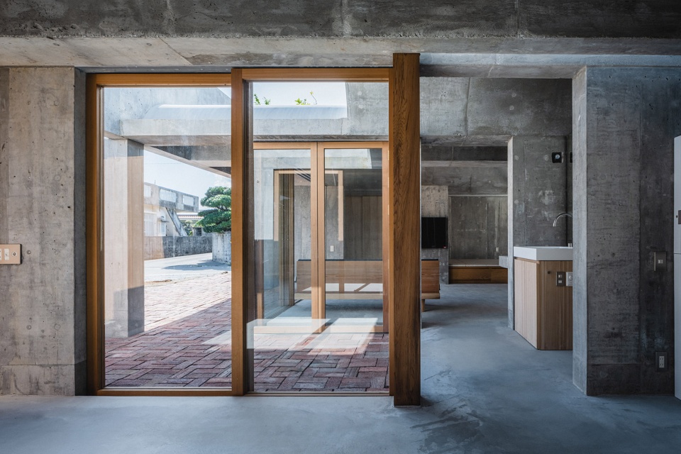 house in shikenbaru by studio cochi architects