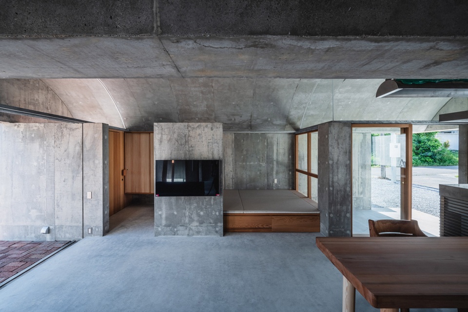 house in shikenbaru by studio cochi architects