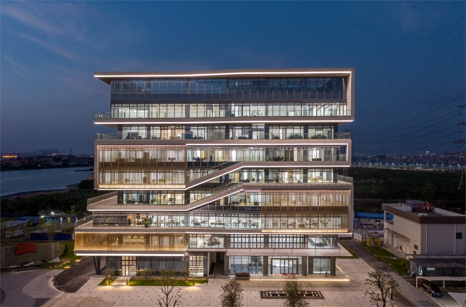 research building of dongguan shuixiang science and technology innovation center by senlei international