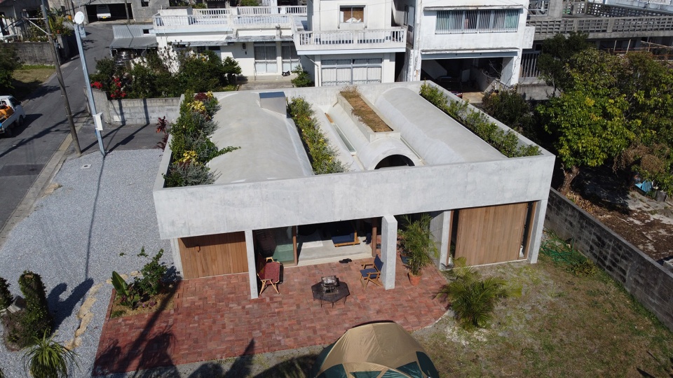 house in shikenbaru by studio cochi architects