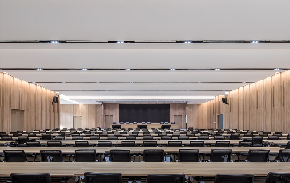 research building of dongguan shuixiang science and technology innovation center by senlei international