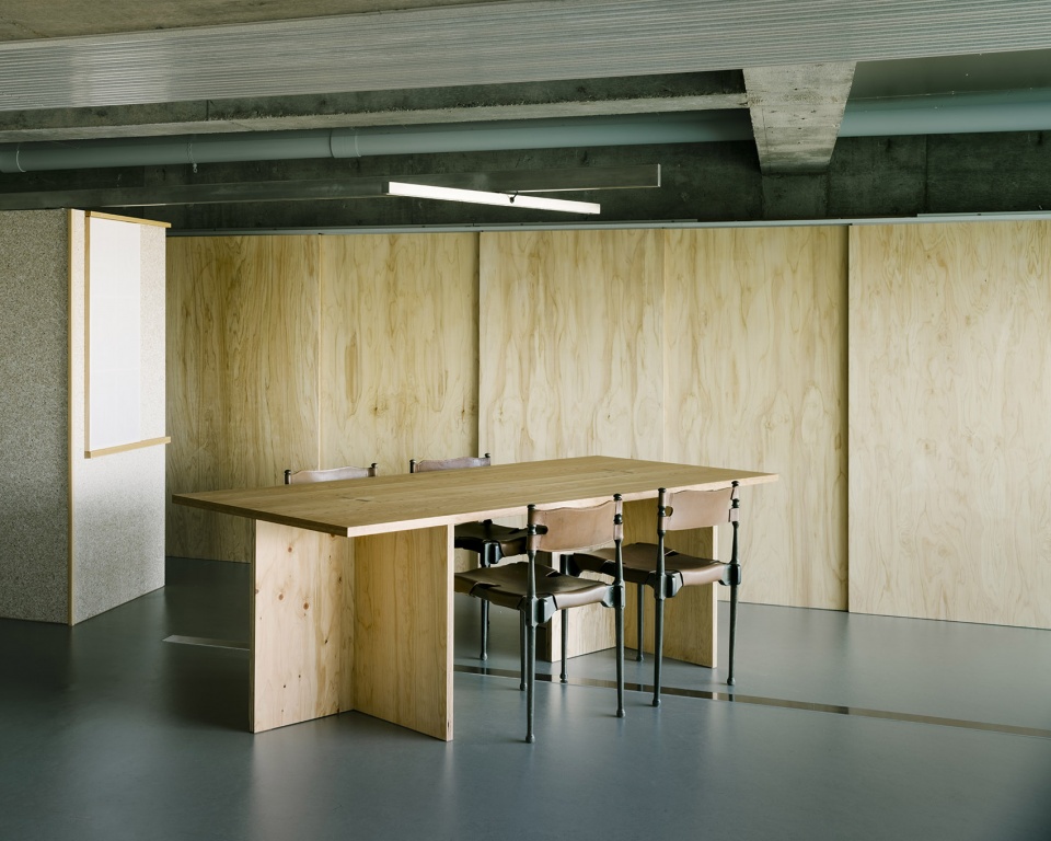 Flat renovation in Sakurazaka by Masaaki Iwamoto Masaaki Iwamoto Laboratory ICADA