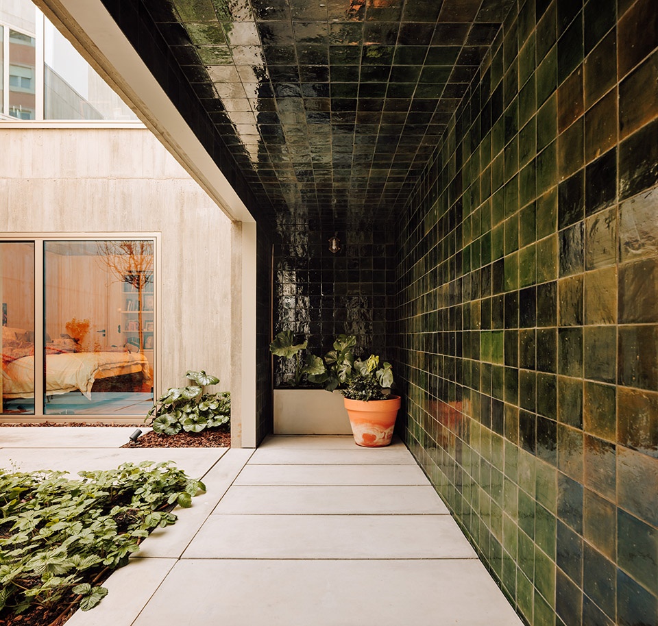 House In Rua Sao Francisco De Borja Lisbon by Ricardo Bak Gordon