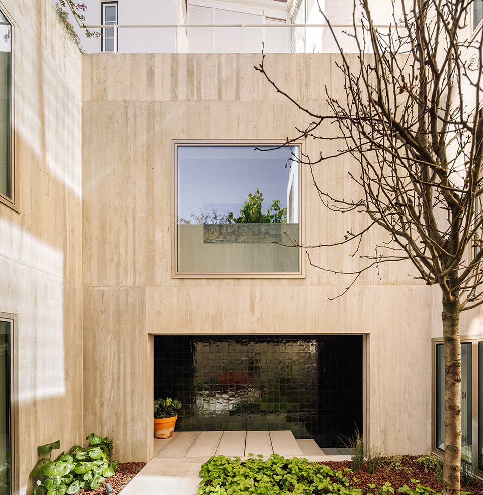 House In Rua Sao Francisco De Borja Lisbon by Ricardo Bak Gordon