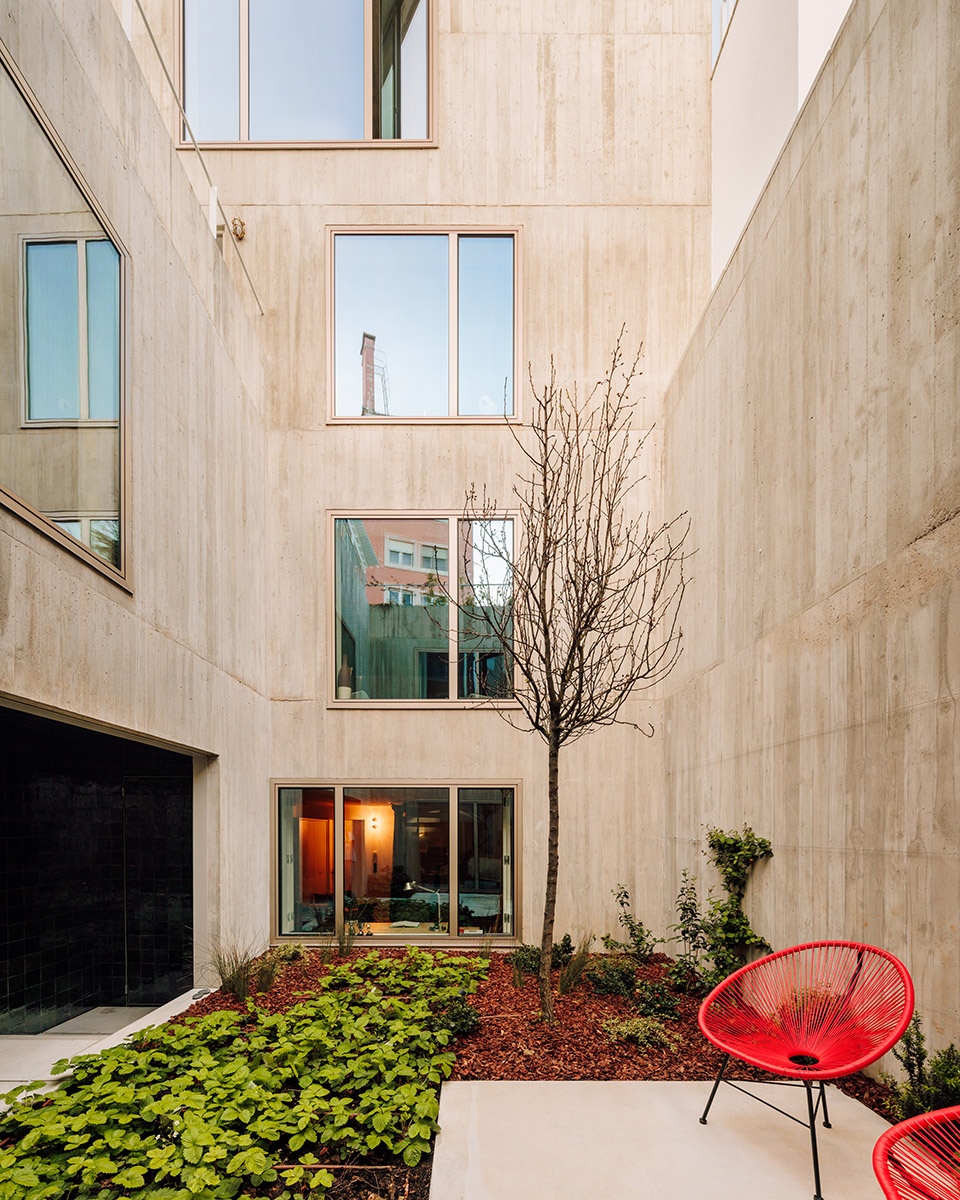 House In Rua Sao Francisco De Borja Lisbon by Ricardo Bak Gordon