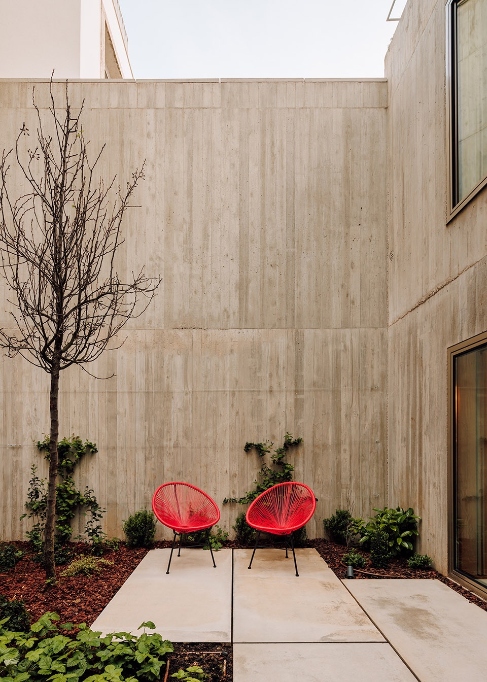 House In Rua Sao Francisco De Borja Lisbon by Ricardo Bak Gordon