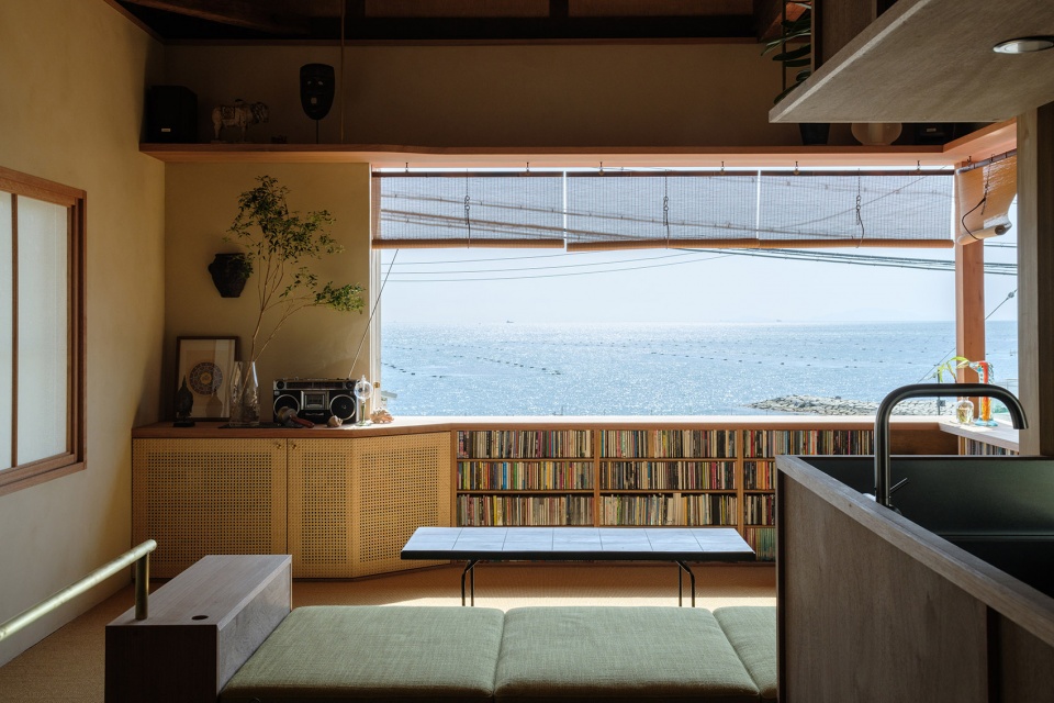 House in Hayashisaki Matsue Beach by Akio Isshiki Architects