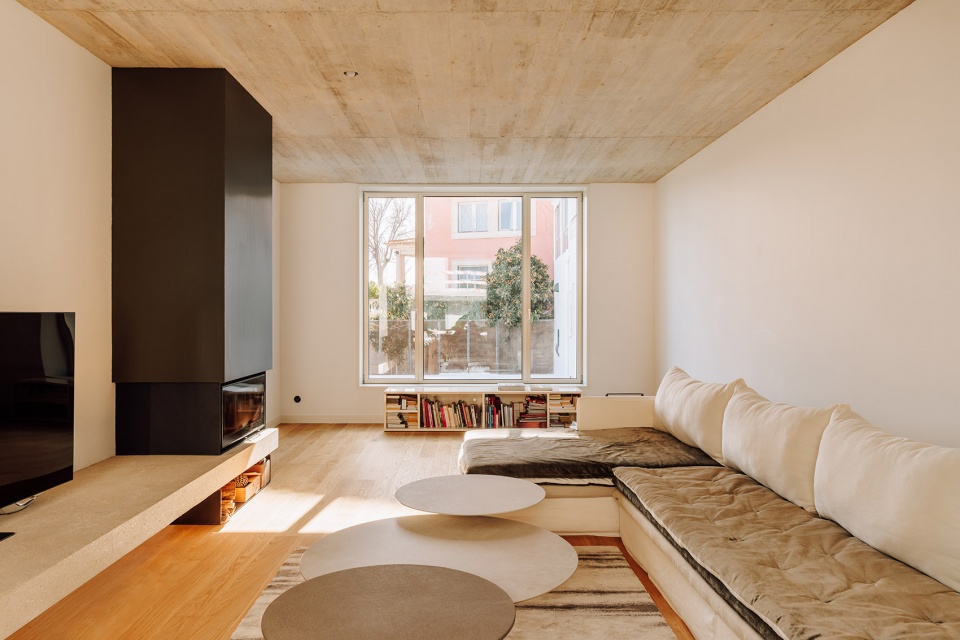 House In Rua Sao Francisco De Borja Lisbon by Ricardo Bak Gordon