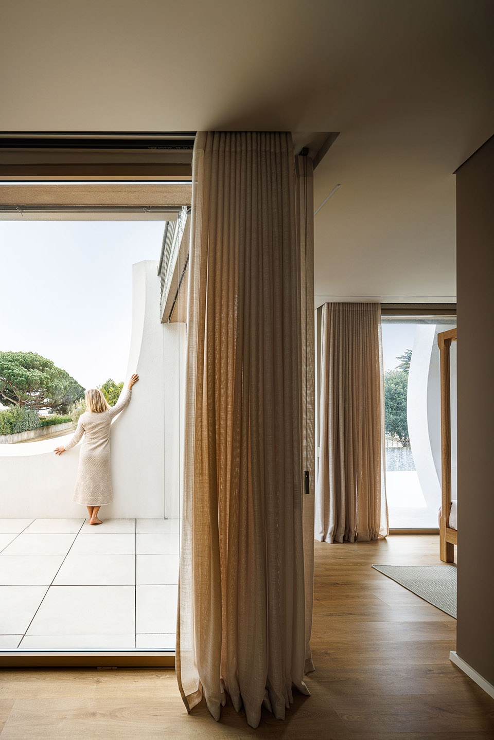 Casa Patios de Petalas by Sandra Micaela Casinha Atelier