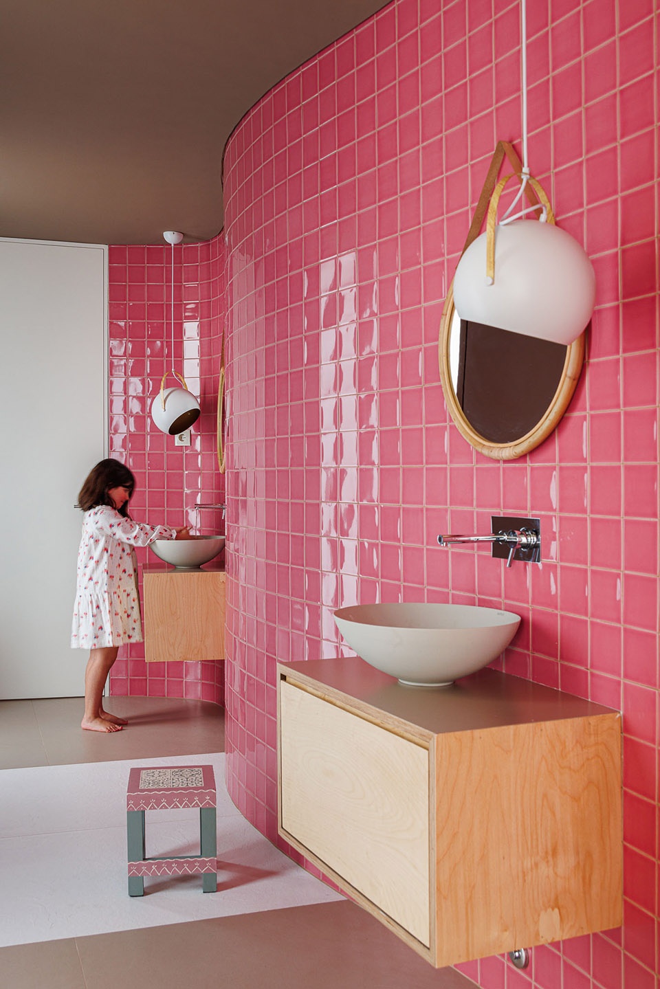 Casa Patios de Petalas by Sandra Micaela Casinha Atelier