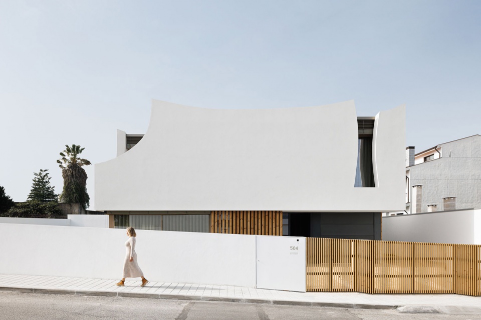 Casa Patios de Petalas by Sandra Micaela Casinha Atelier
