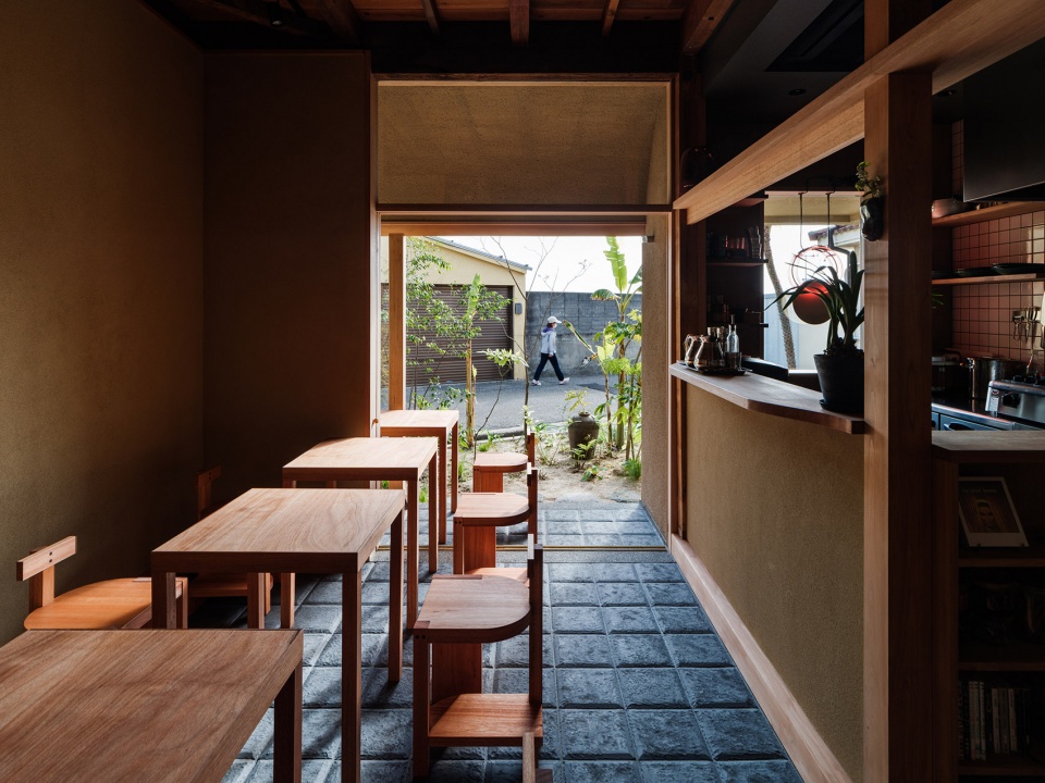House in Hayashisaki Matsue Beach by Akio Isshiki Architects